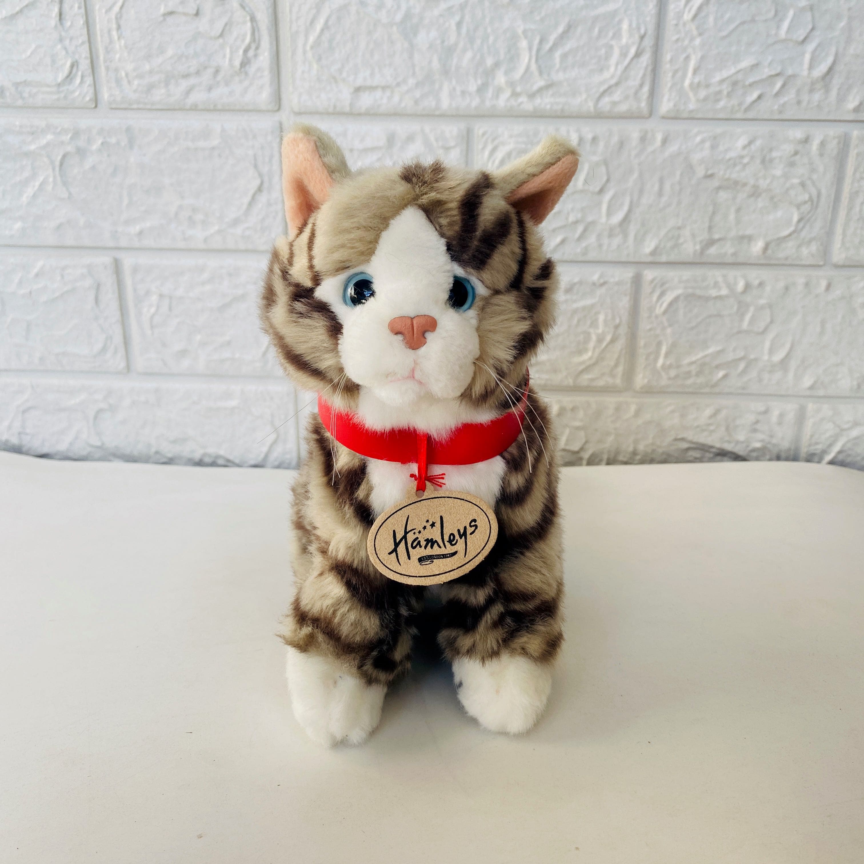猫ぬいぐるみ グレー まんまるほっぺの縞模様のにゃんこ