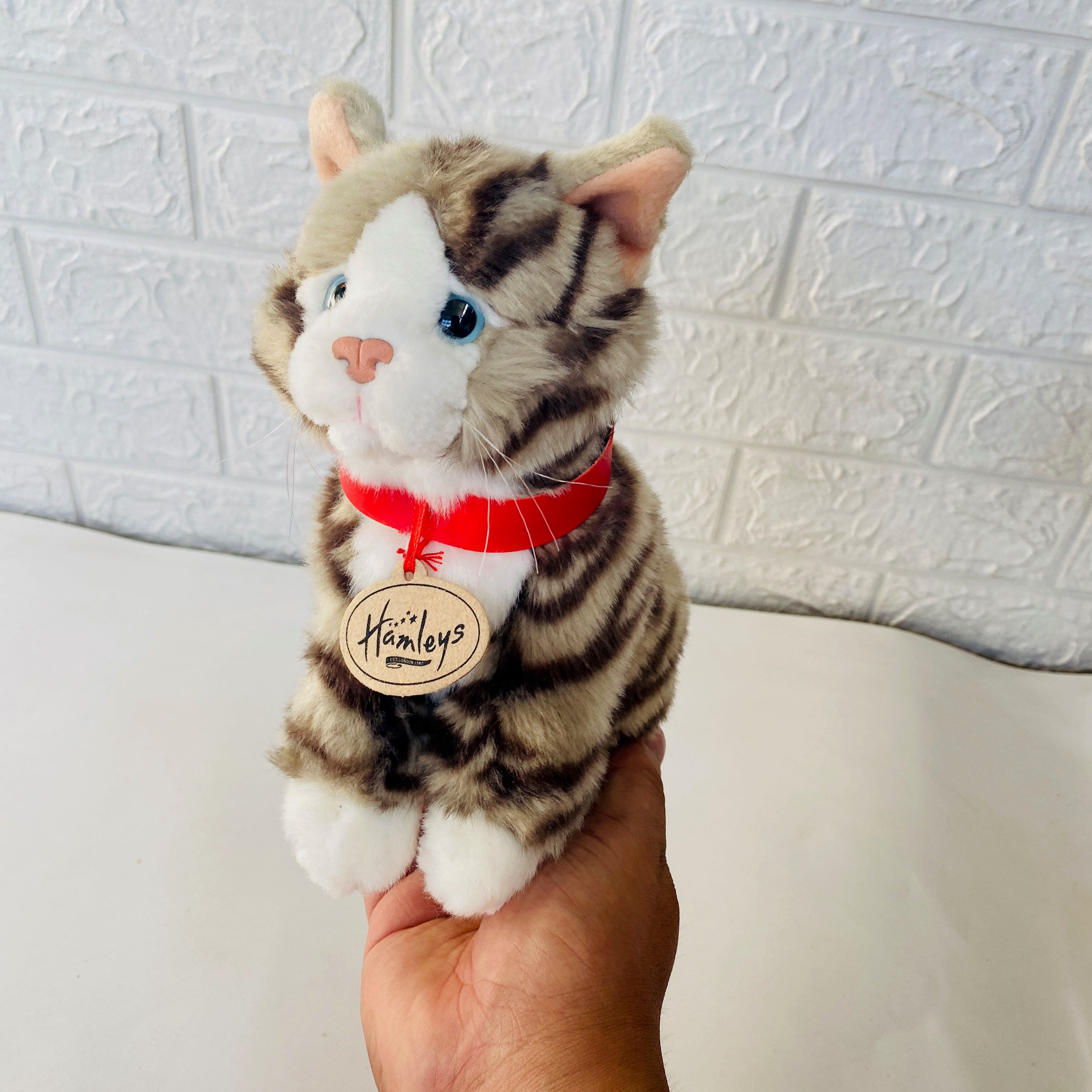 猫ぬいぐるみ グレー まんまるほっぺの縞模様のにゃんこ