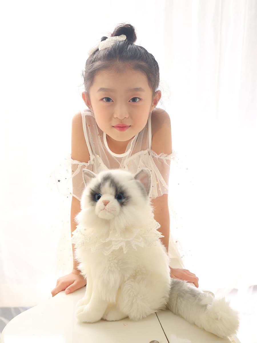 猫ぬいぐるみ 白色 ふわり姫の優雅な微笑み