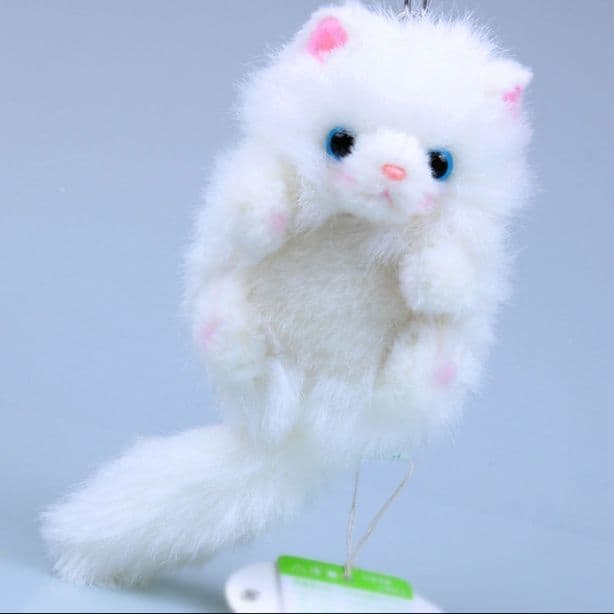 猫ぬいぐるみ 白色 ふわもふ雪猫のキーホルダー