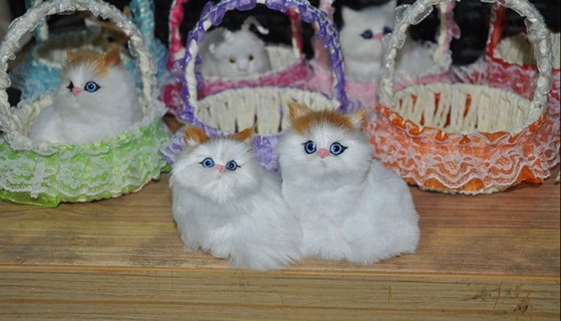 猫ぬいぐるみ 白色 もふもふバスケット子猫のぬいぐるみ