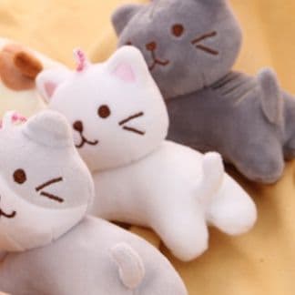猫ぬいぐるみ ウインク子猫のふわもち抱きぬいぐるみ