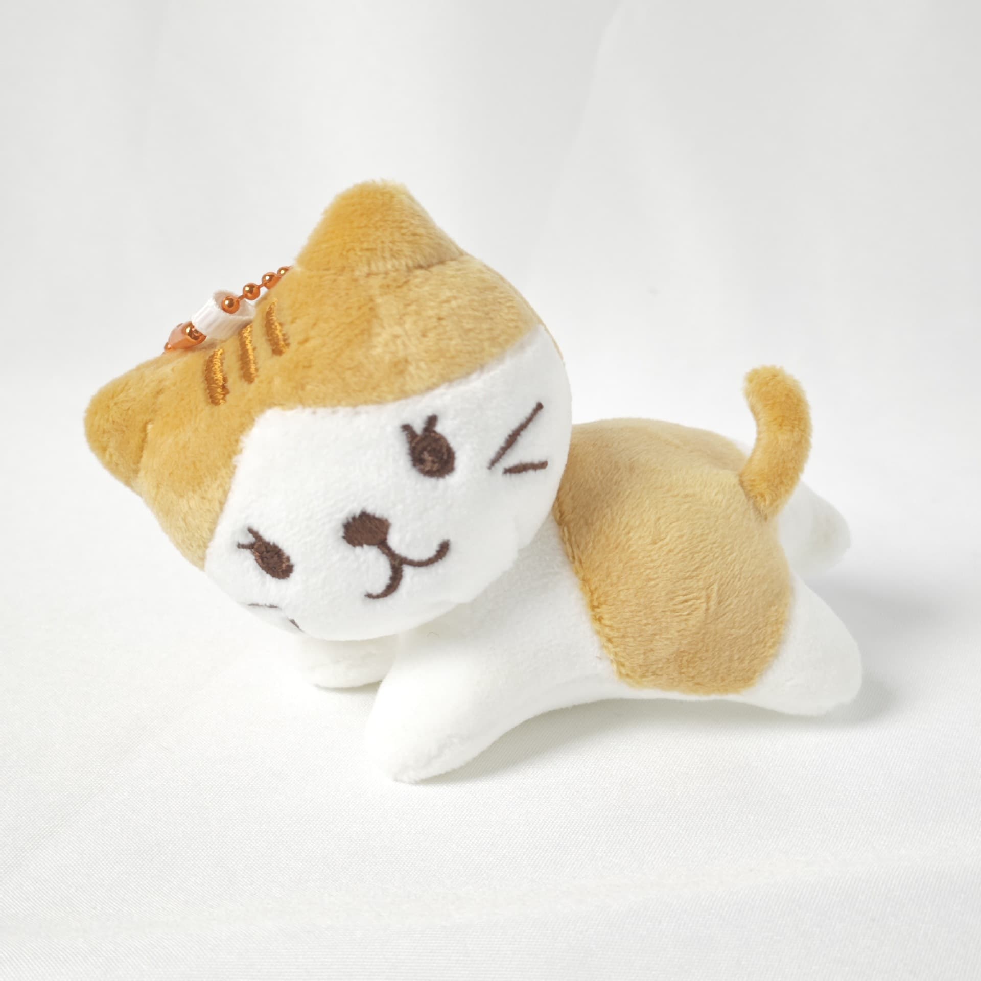猫ぬいぐるみ ウインク子猫のマスコット