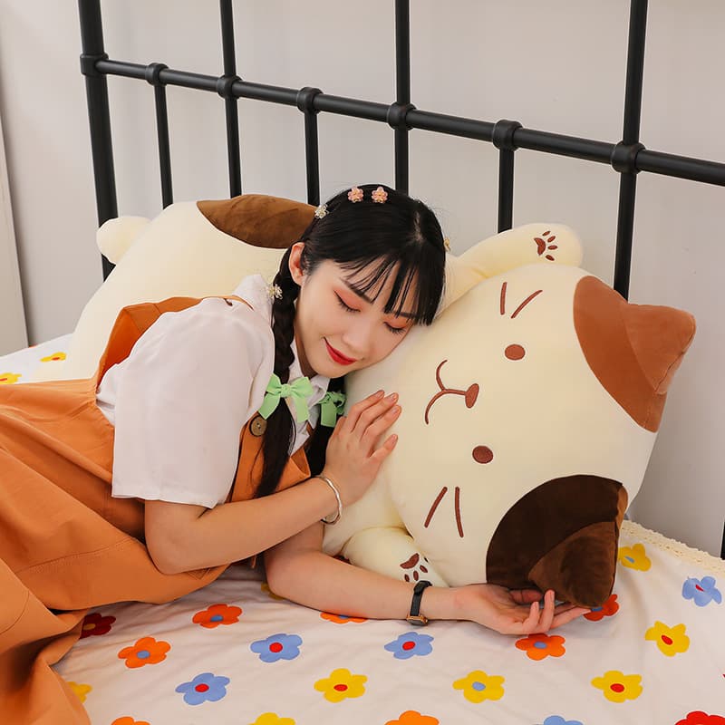 ばんざいポーズのまんまる三毛猫ぬいぐるみ
