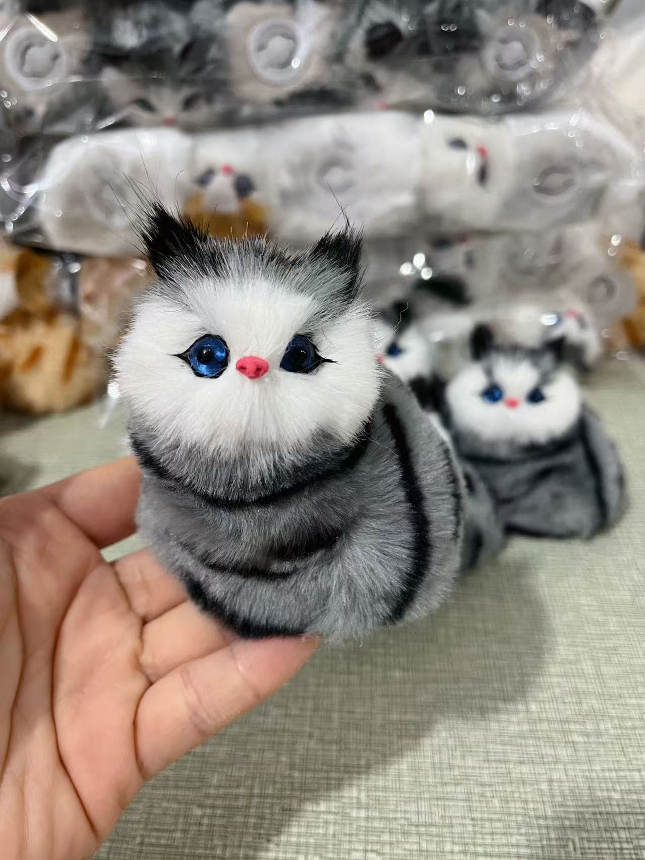 白ふわふわ長毛ペルシャ風猫ぬいぐるみ