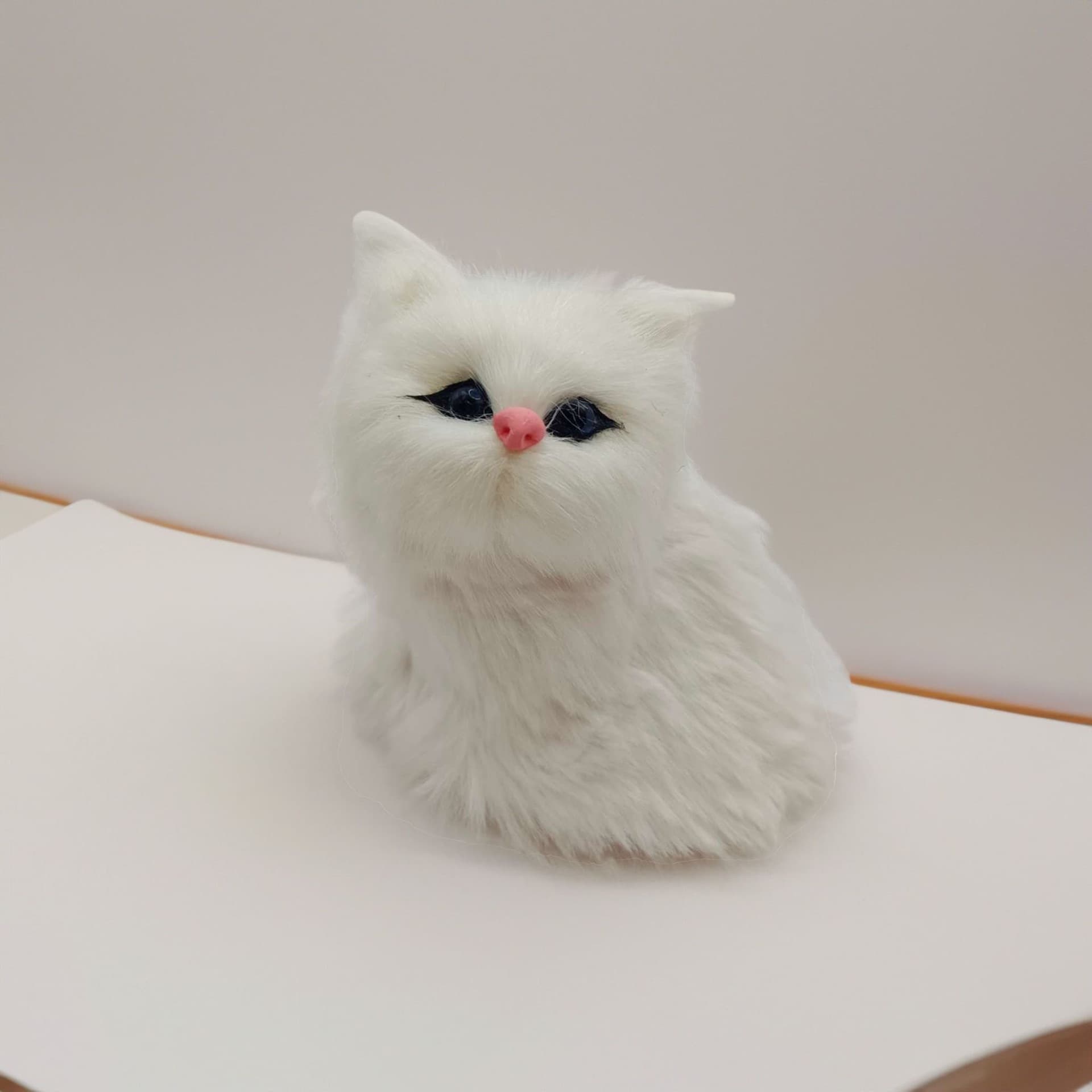 白ふわふわ長毛ペルシャ風猫ぬいぐるみ