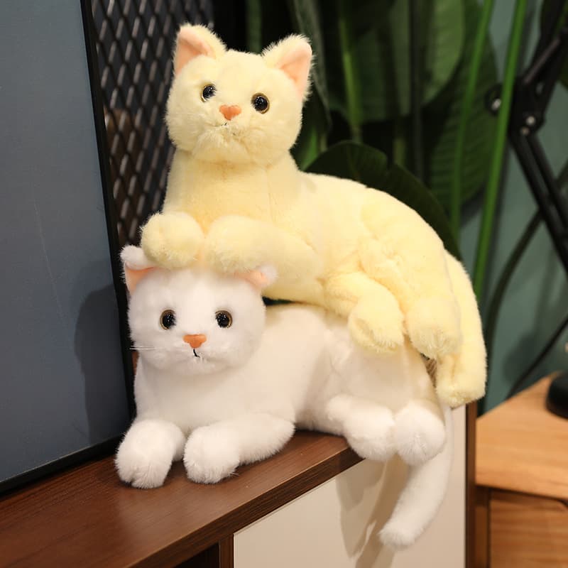 ふわふわ素材のリアル子猫ぬいぐるみ