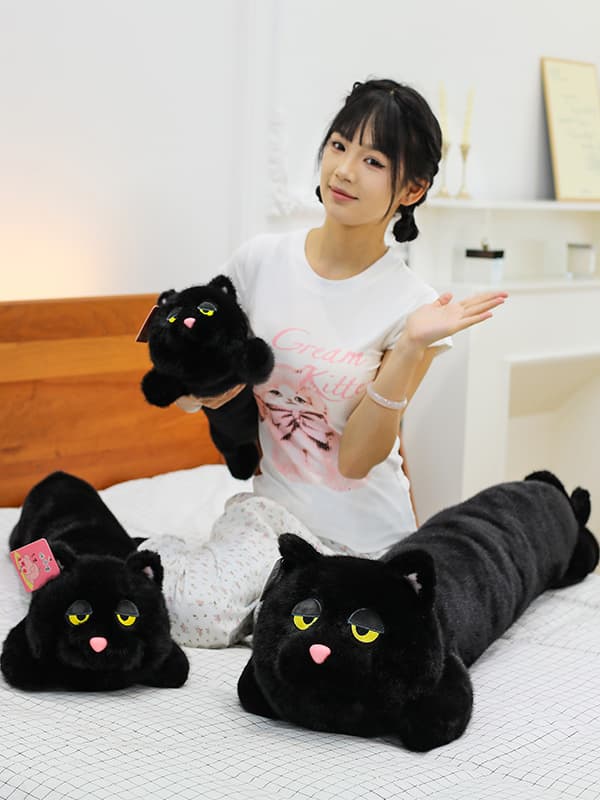 猫ぬいぐるみ つぶらな瞳のおすまし猫