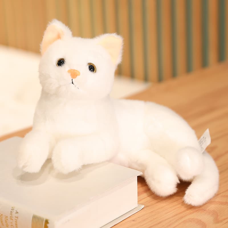 ふわふわ素材のリアル子猫ぬいぐるみ