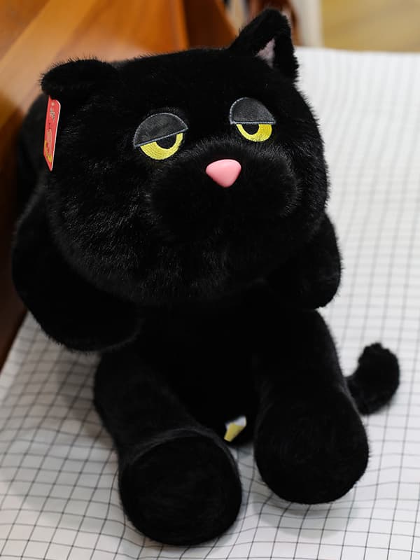 猫ぬいぐるみ つぶらな瞳のおすまし猫