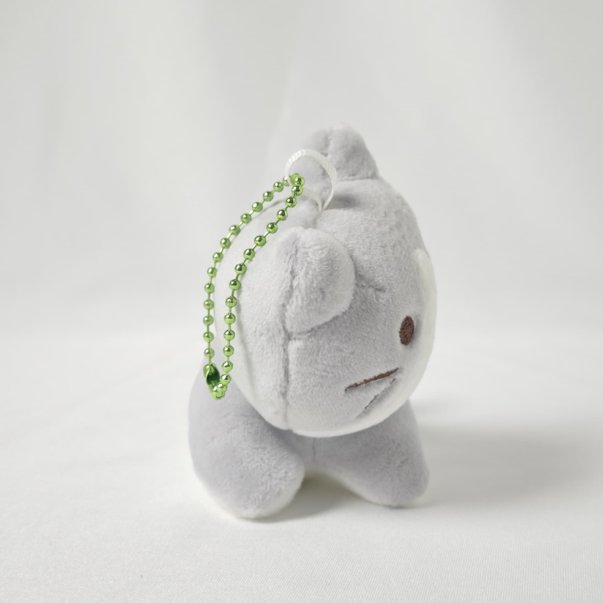 猫ぬいぐるみ ウインク子猫のマスコット