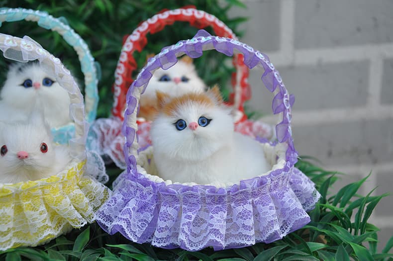 猫ぬいぐるみ 白色 もふもふバスケット子猫のぬいぐるみ