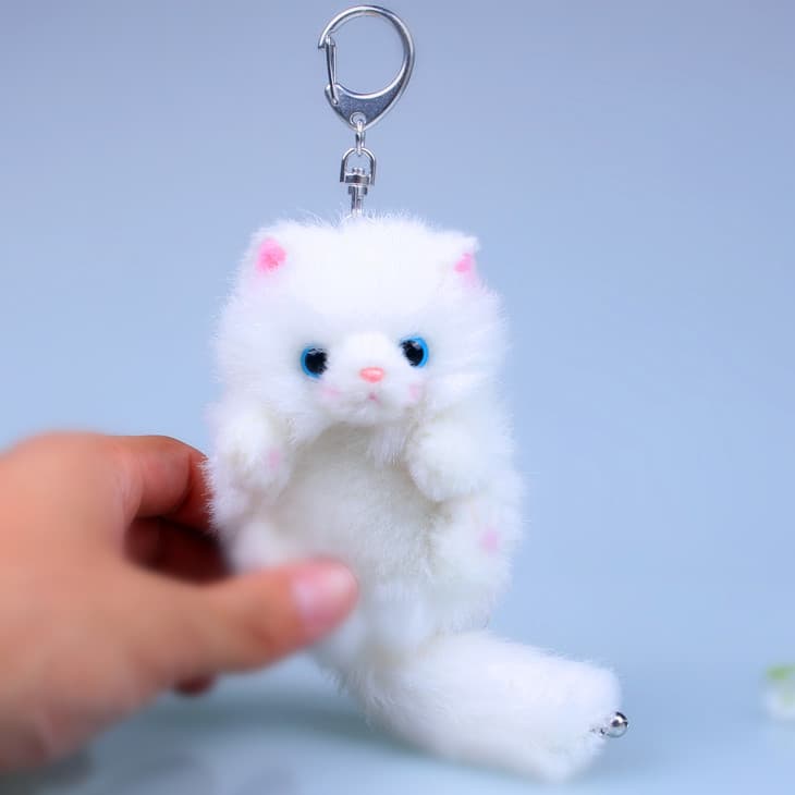 猫ぬいぐるみ 白色 ふわもふ雪猫のキーホルダー