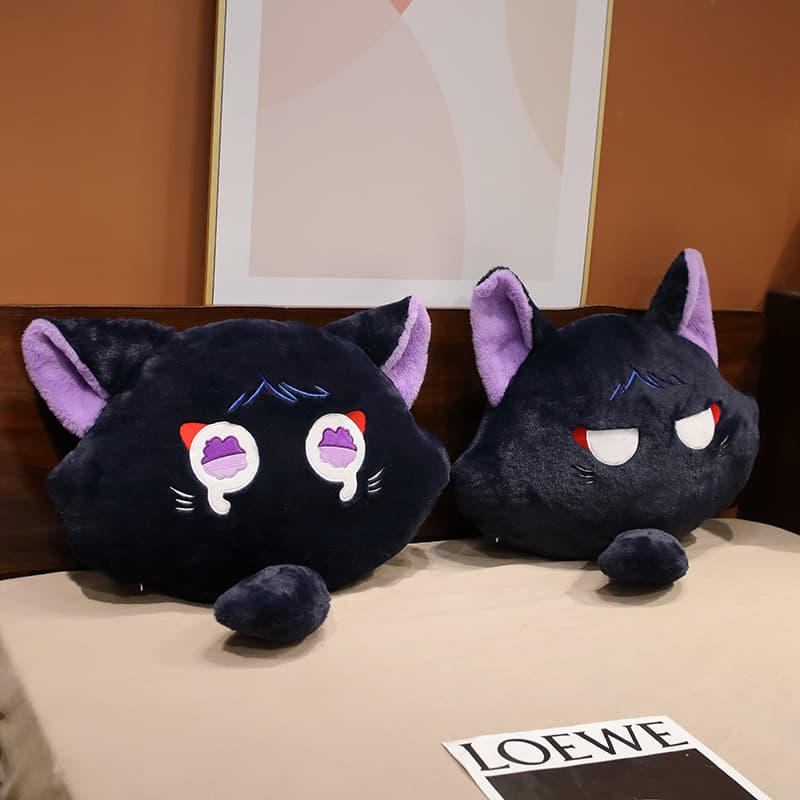 まんまる大きな顔の個性派猫ぬいぐるみ