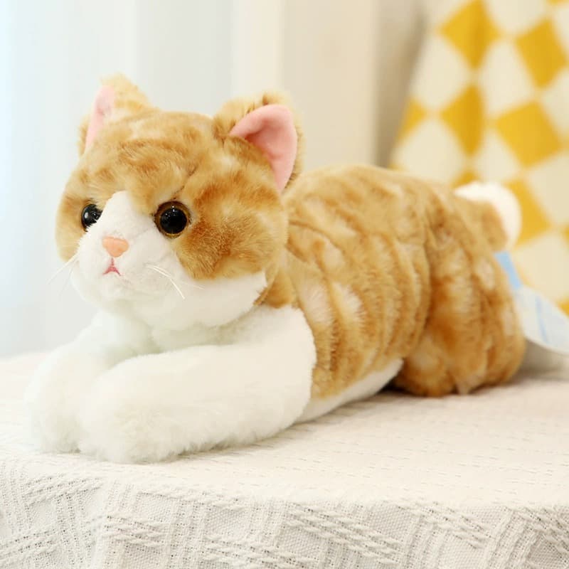 ごろん姿がかわいいトラ茶猫ぬいぐるみ