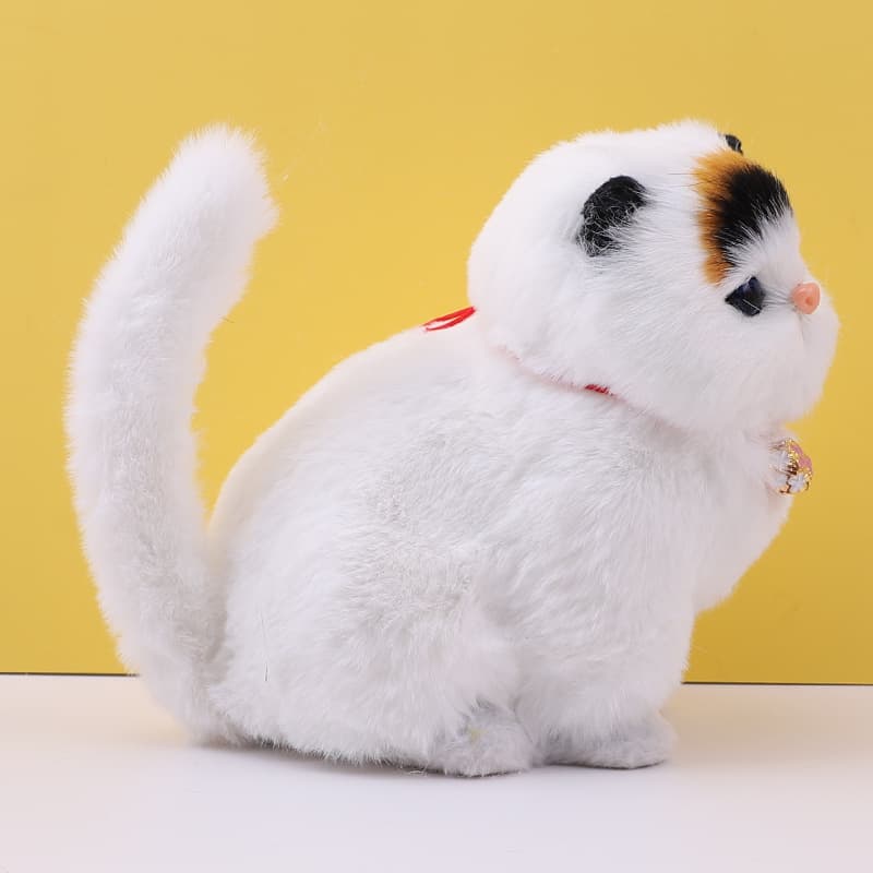 華やか鈴付き三毛猫ぬいぐるみ
