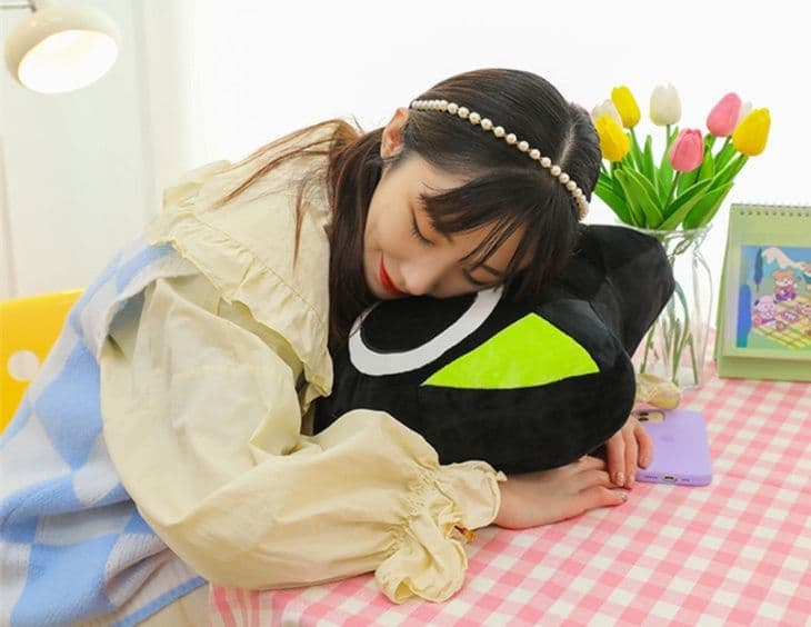 猫ぬいぐるみ 黒猫 大きな目の黒猫ぬいぐるみ