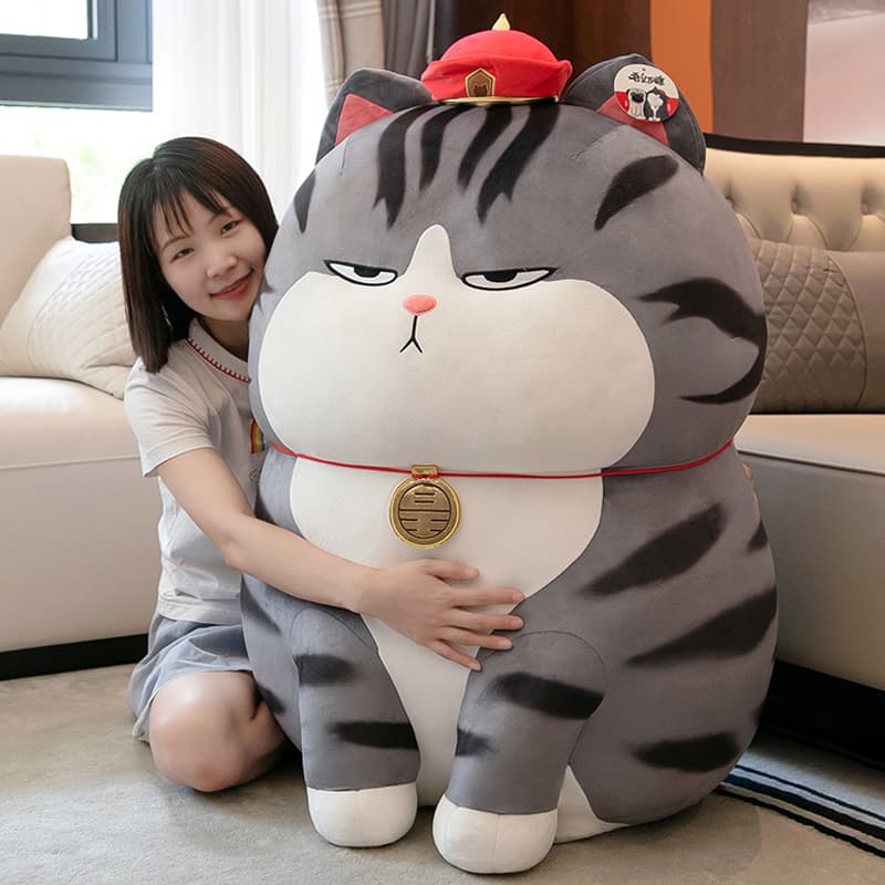 猫ぬいぐるみ ふてぶてしい表情の招き猫風特大抱き枕