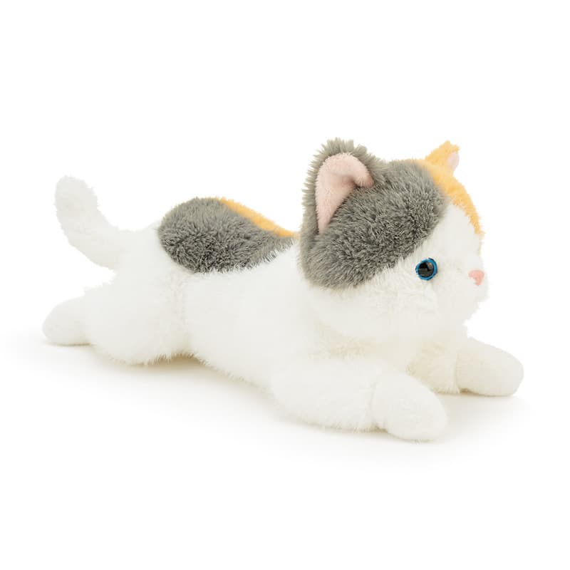 愛らしい瞳のおすわり子猫ぬいぐるみ