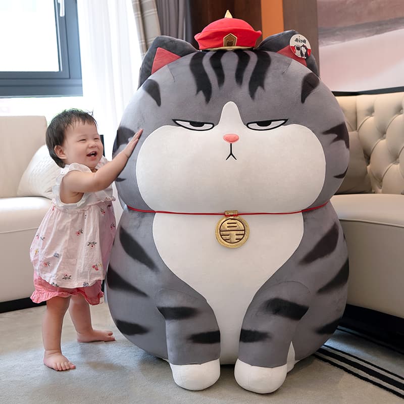 猫ぬいぐるみ ふてぶてしい表情の招き猫風特大抱き枕