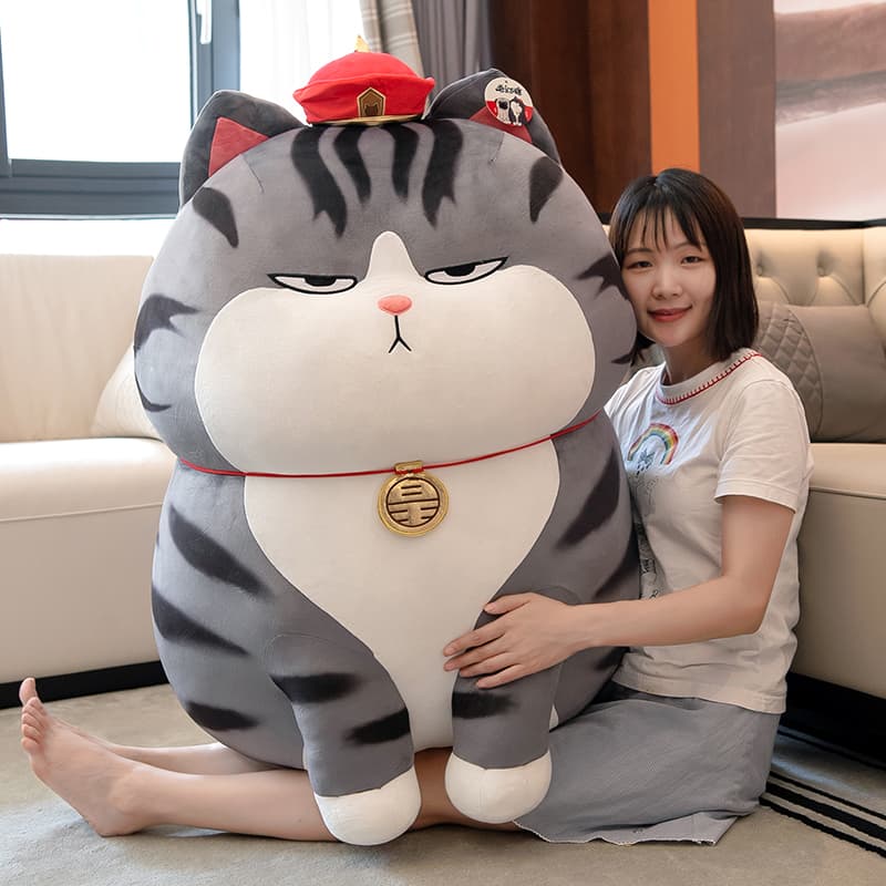 猫ぬいぐるみ ふてぶてしい表情の招き猫風特大抱き枕